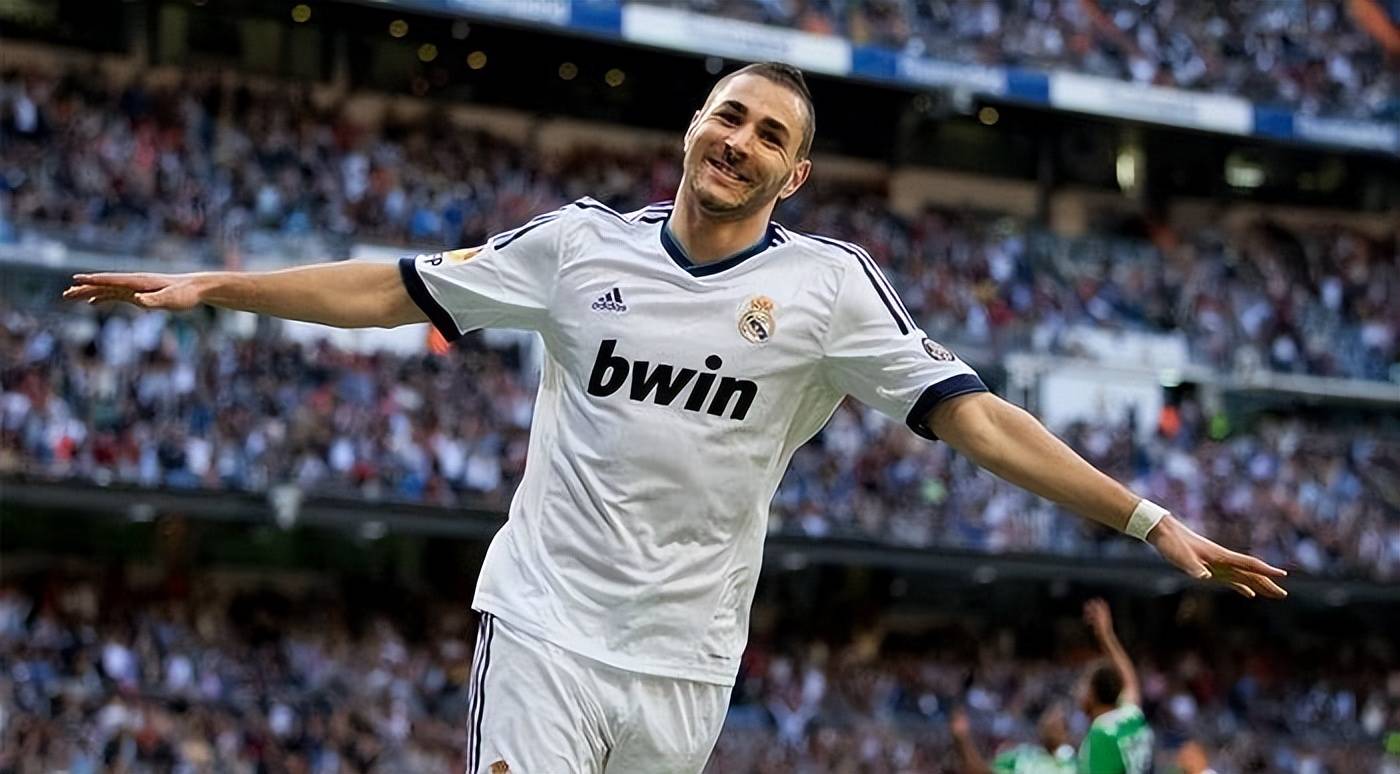 开云官方app入口-包含皇马在欧冠比赛中取得惊人胜利，梅开二度的本泽马成为球队英雄的词条