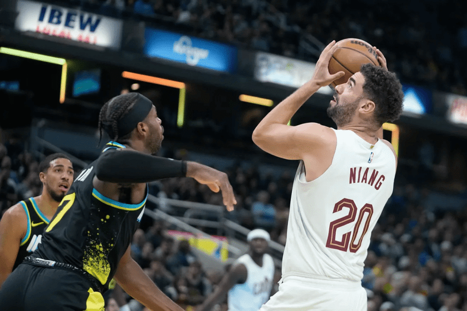 关于德国男篮鏖战步行者，萨姆·米切尔统治全场的信息