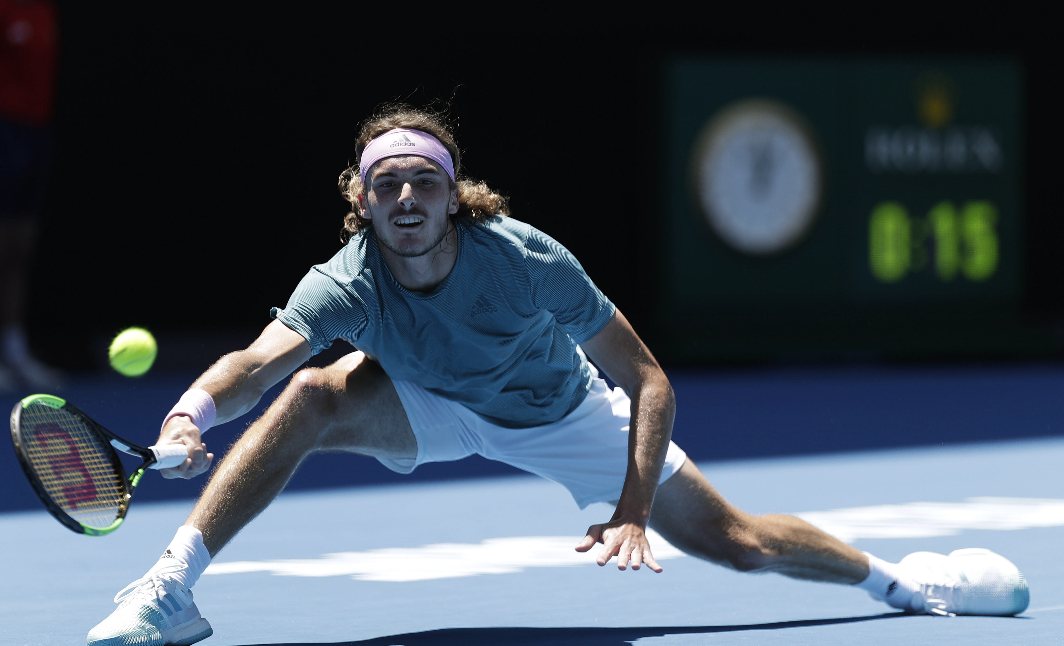 意大利网球队轻取德国网球队，西西帕斯绝境逆转