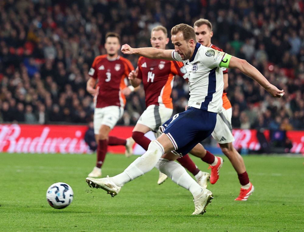 英格兰队欧洲杯预选赛惊险获胜：罗马尼亚惨败