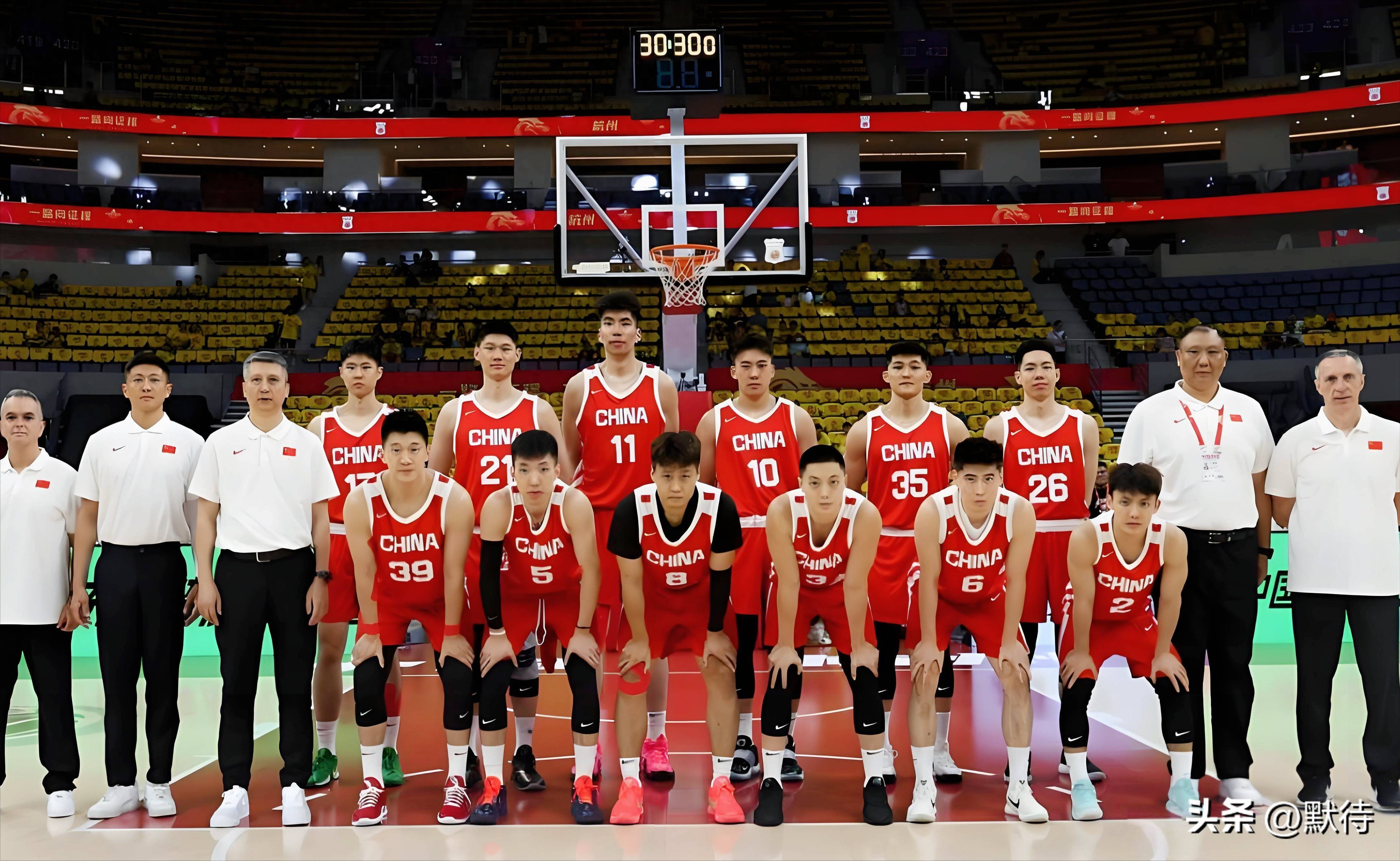 年轻球员崭露头角,稳健发挥领先 年轻球员崭露头角,稳健发挥领先