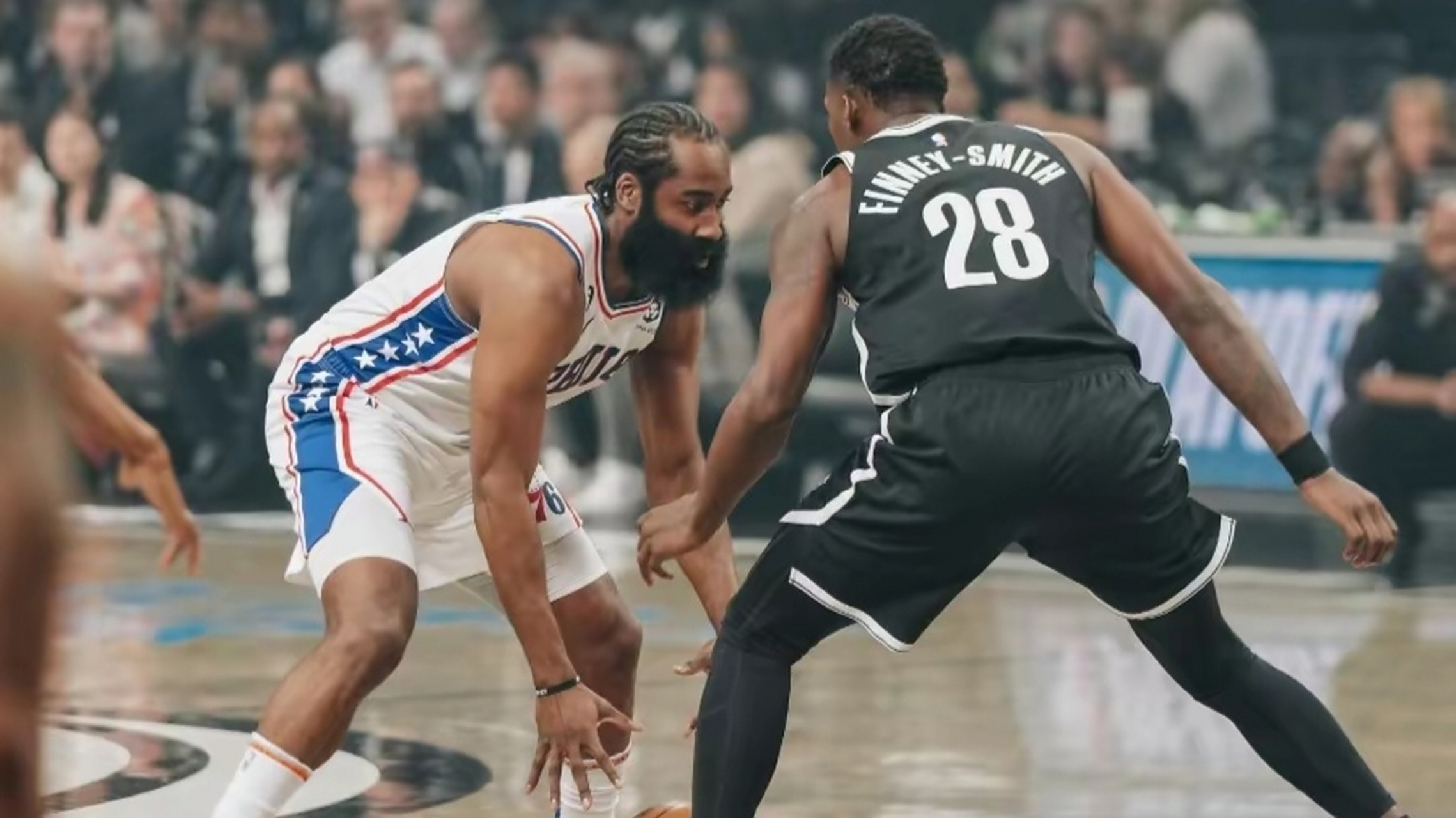 开云体育入口-包含76人横扫黄蜂，恩比德全场高效贡献30+得分的词条