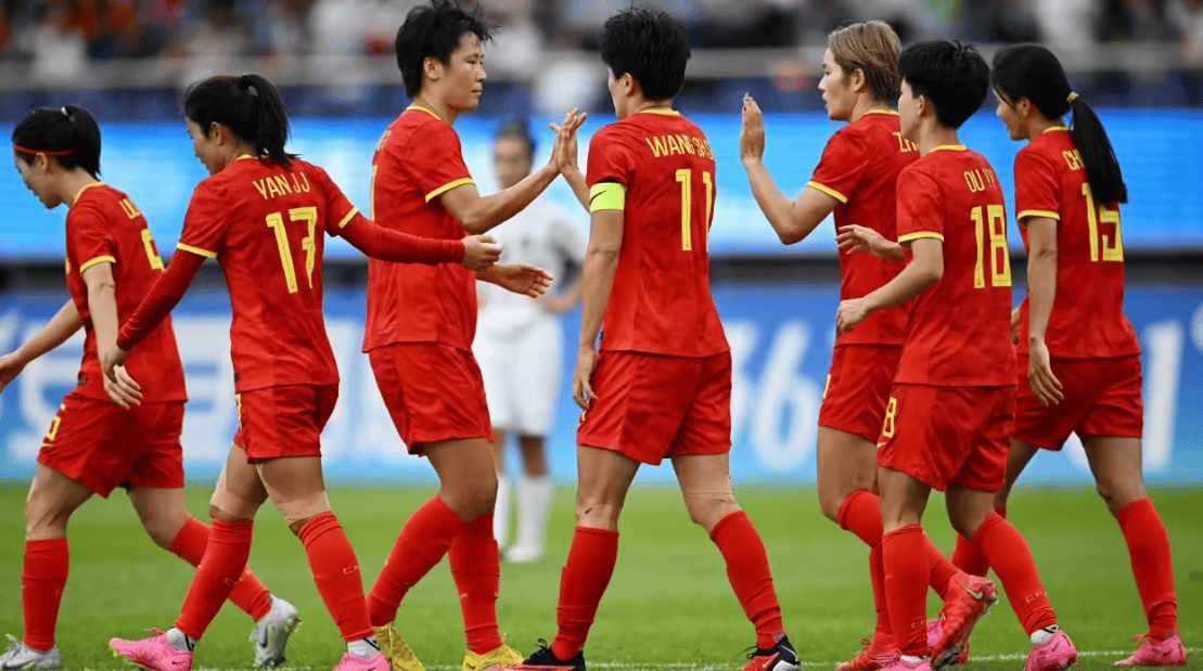 包含国际女足赛事开启，各队志在夺冠的词条