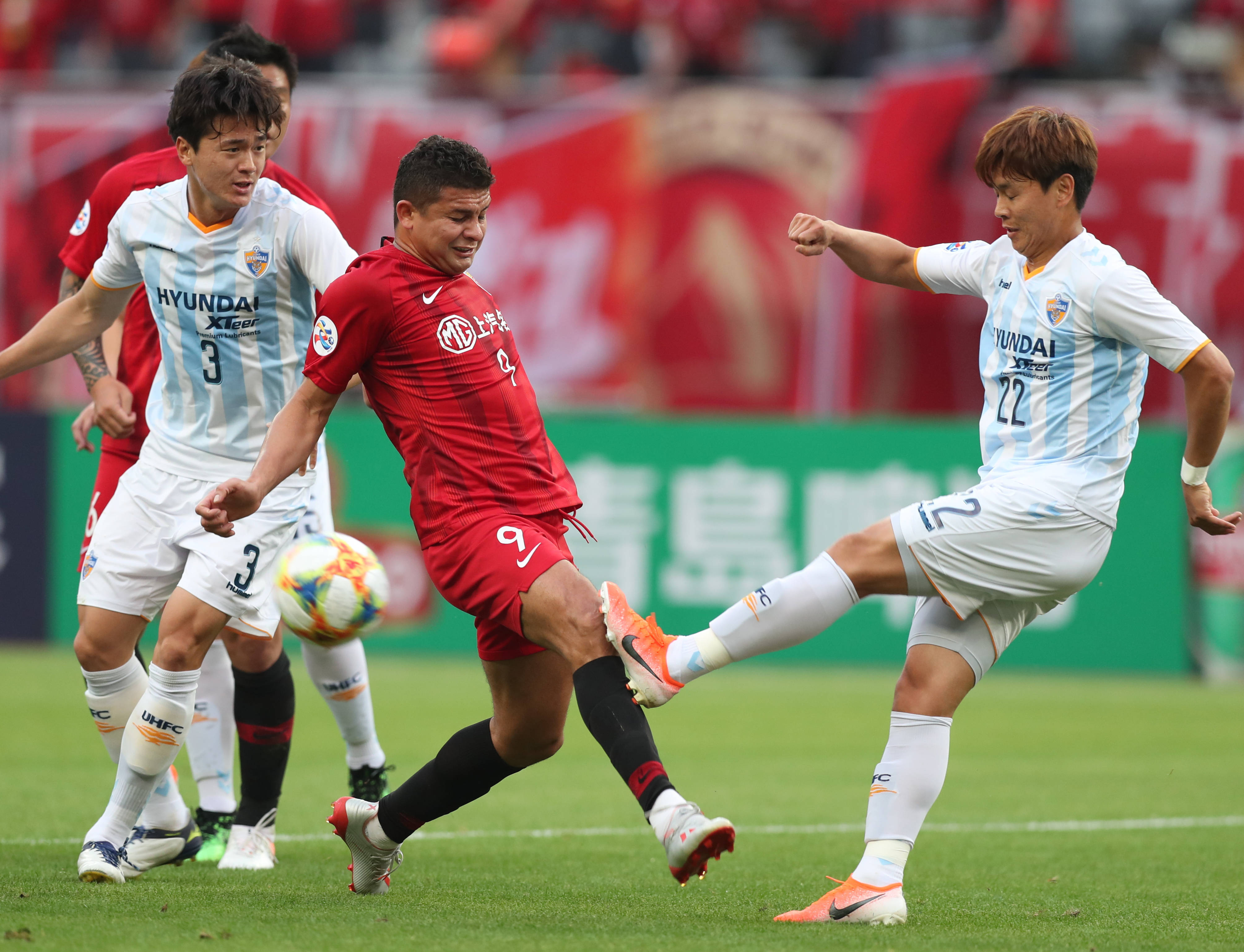 足球联赛强强对话,悬念迭起的简单介绍 足球联赛强强对话,悬念迭起的简单介绍