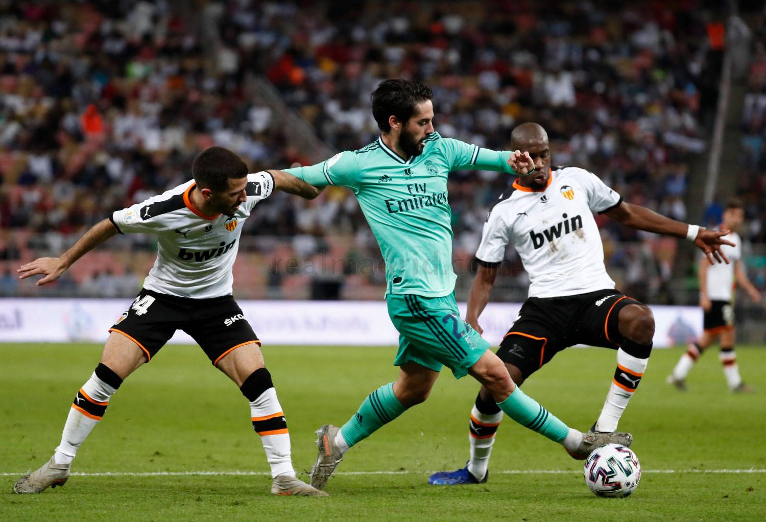 关于皇马防线坚不可摧,零失球大胜对手!的信息 关于皇马防线坚不可摧,零失球大胜对手!的信息