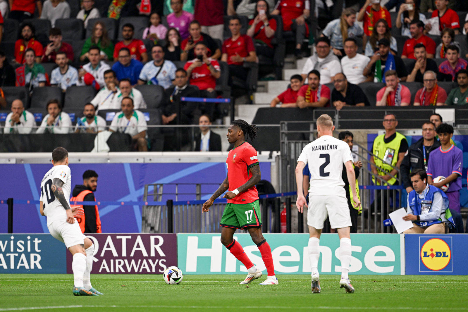 包含欧洲杯篮球挑战赛半决赛，法国队逆转获胜晋级决赛的词条