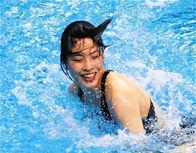 荷兰跳水明星惊艳亮相,翩翩起舞 荷兰跳水明星惊艳亮相,翩翩起舞