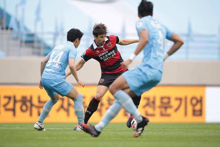 包含华德福德客场平局，稳固中游位置的词条