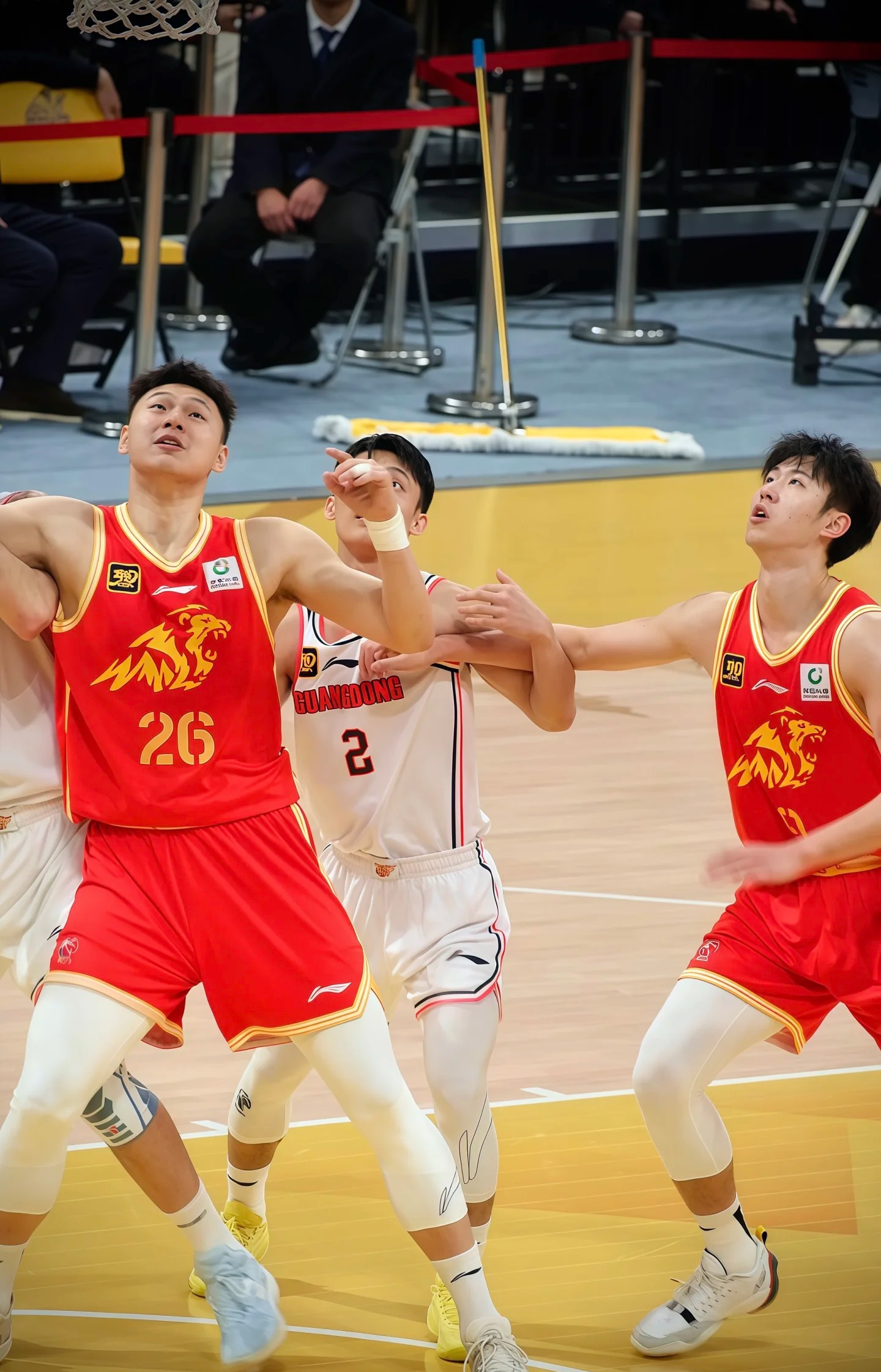 开云体育官网-江苏男篮遭遇大逆转，赛场风波不断