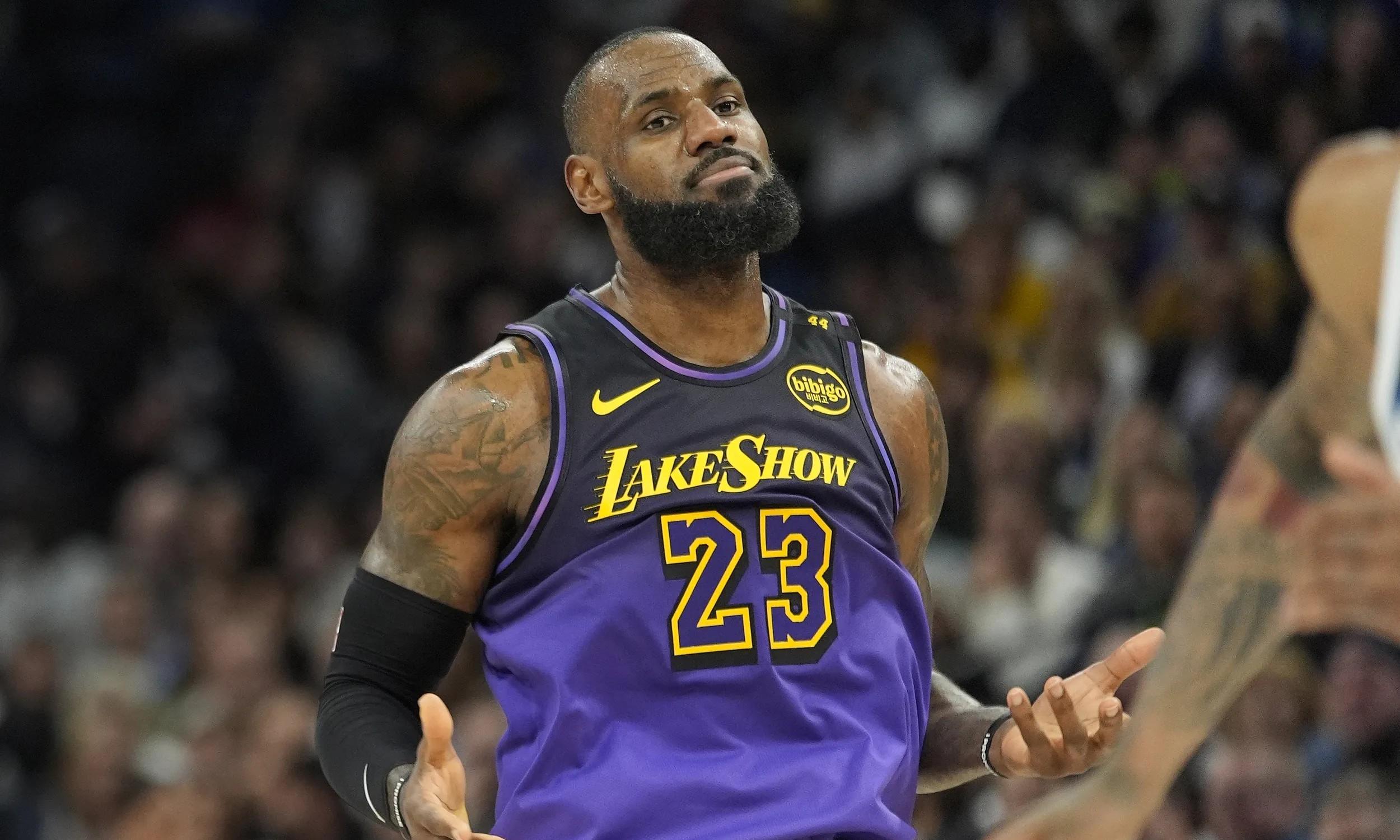 开云下载-湖人完胜雷霆，范弗利特惊艳四座的简单介绍