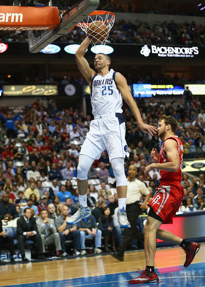 马刺轻取广州队，易建联关键制胜