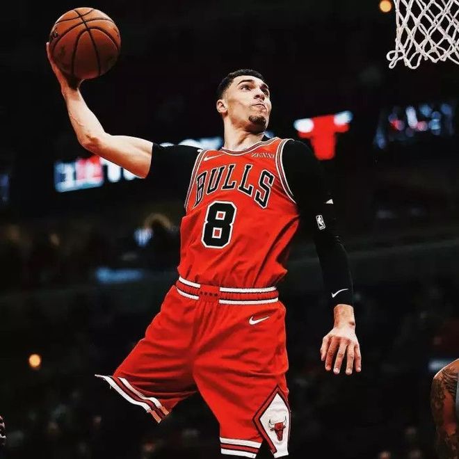 开云APP-关于雷霆鏖战骑士，拉文高光表现的信息