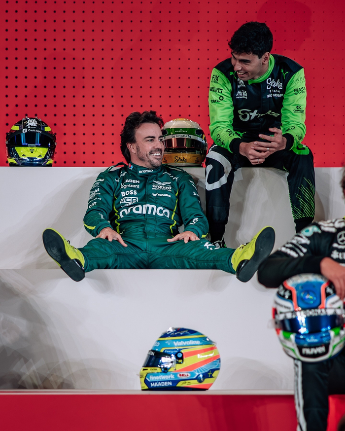 包含梅赛德斯碾压索伯车队，汉密尔顿带队取胜的词条