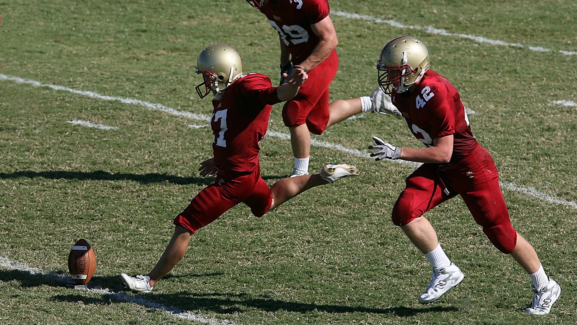 赛道与绿茵的共振，F1揭幕战之夜，德布劳内压力下的完美爆发