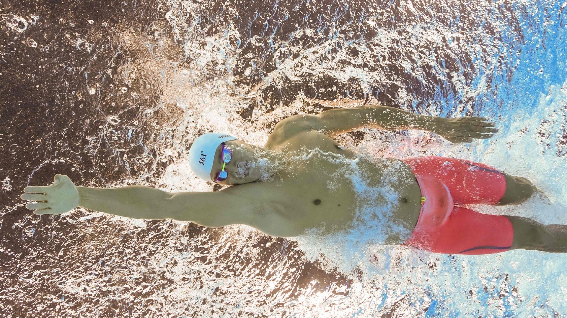 引擎咆哮与绝杀回响，当F1街道赛之夜遇见利拉德时刻